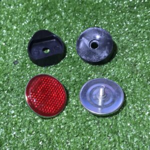 بصاص ملقط احمر مع جلود